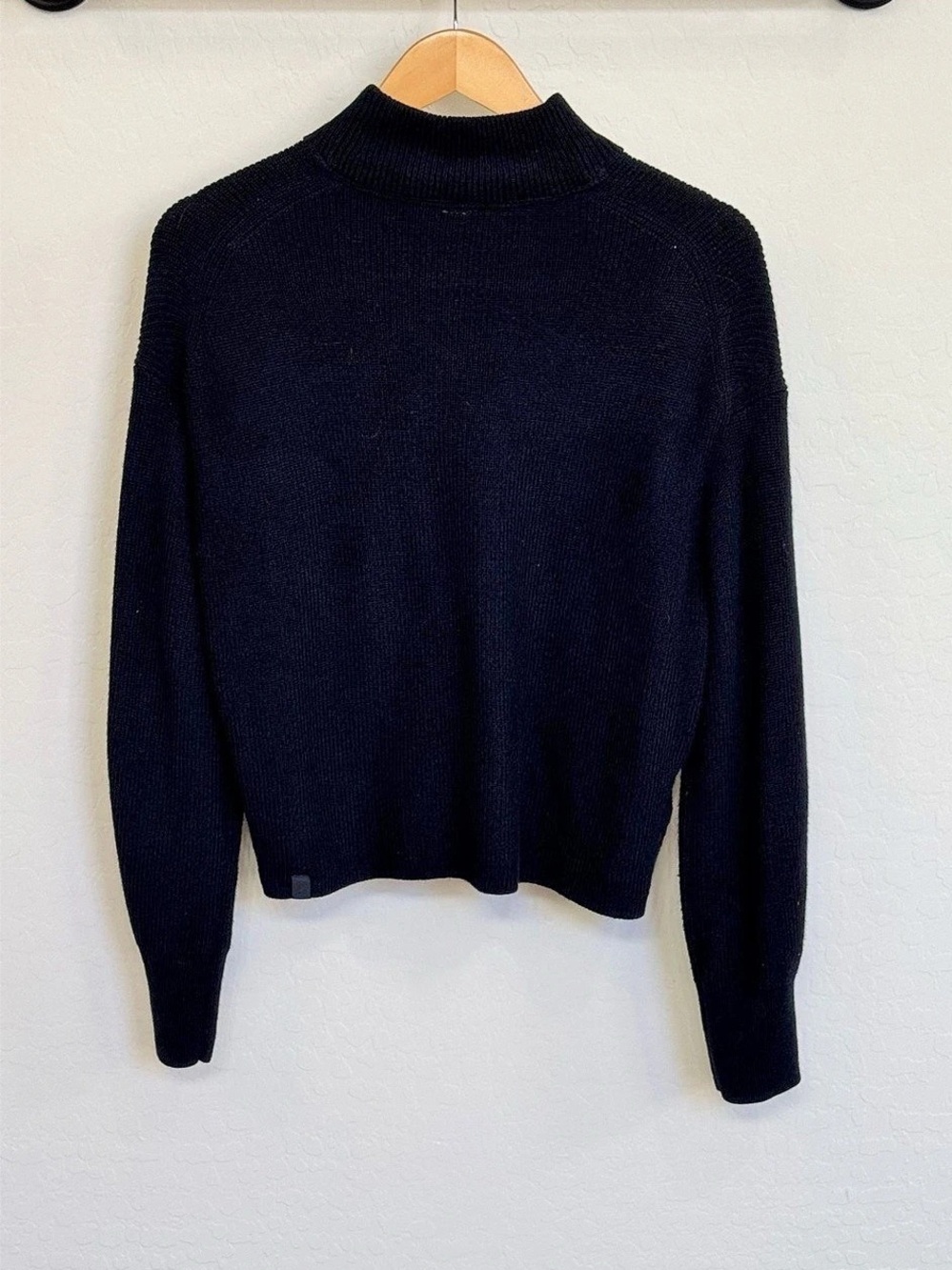 Lululemon Black Merino Wool Blend Ribbed Mock Neck Sweater 6